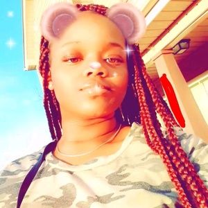 Meet your Posher, Alexis